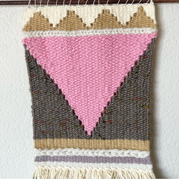 Handmade yarn woven textile tapestry wall hanging - Picture 3 of 5